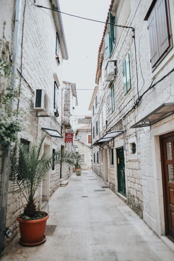 Luka'S Amber Rooms In The Center Of Trogir Buitenkant foto